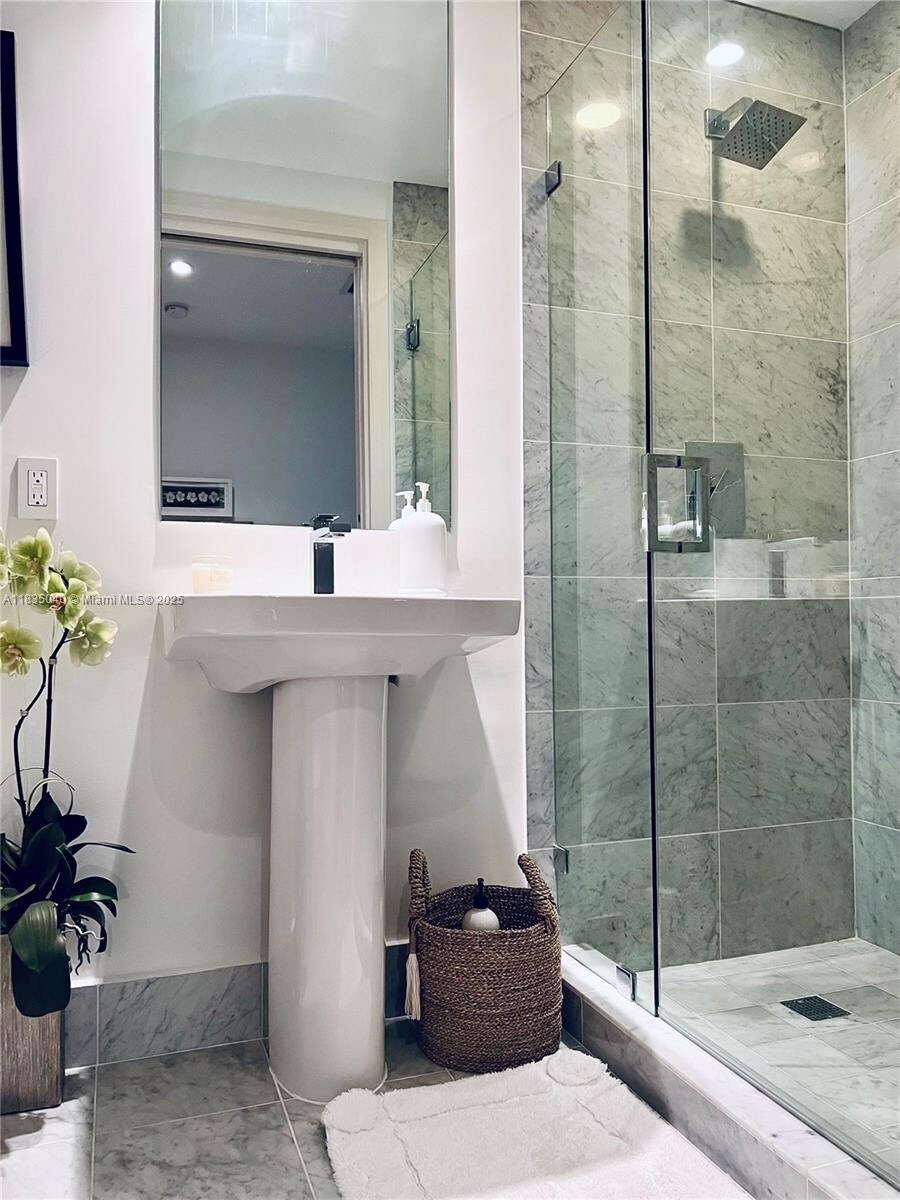 Building Photo - 801 S Miami Ave