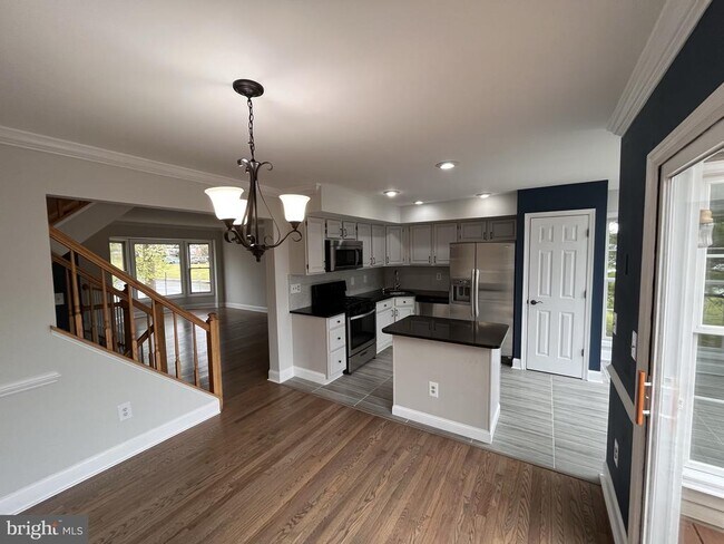 Building Photo - 3762 Farmland Dr