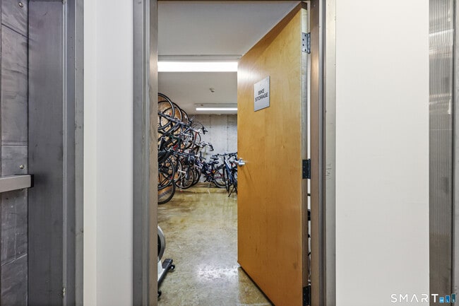 Building Photo - 10 Ann St