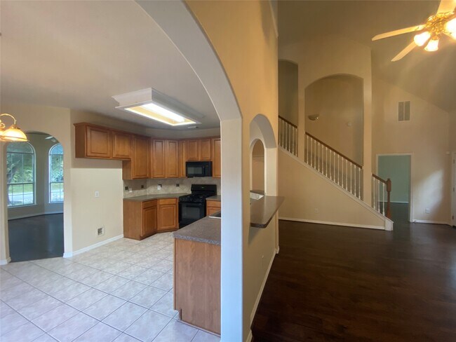 Building Photo - 9210 Hidden Lake E Dr