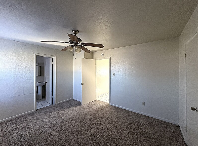 Building Photo - 602 Sunset Ln