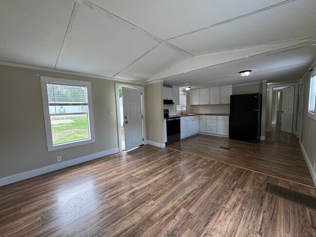 Building Photo - 154 NW Alpata Ct