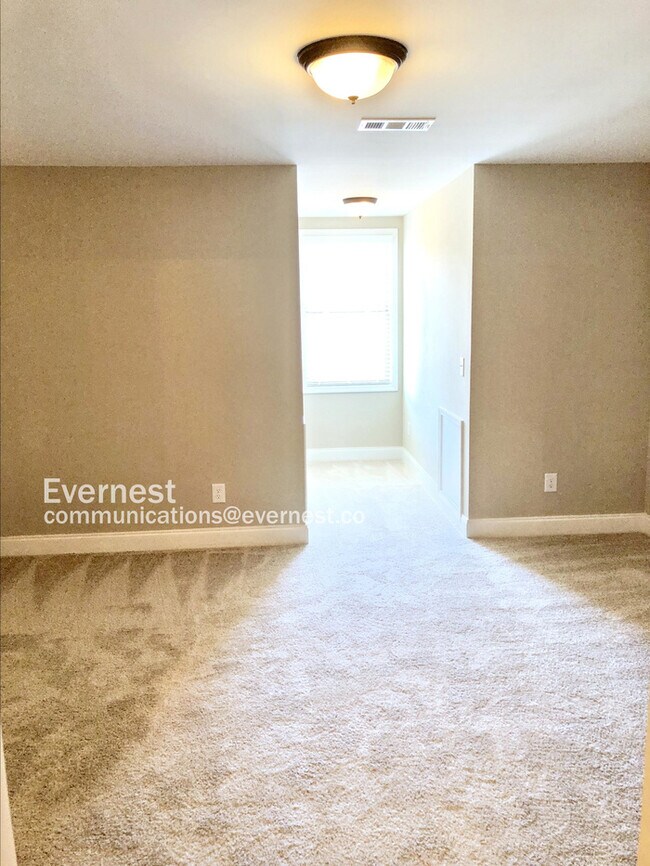 Building Photo - 3870 Valley View Ct