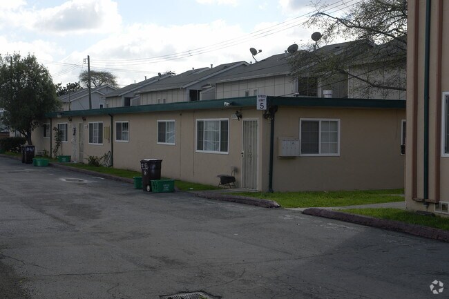 Building Photo - Sunshine Apartments