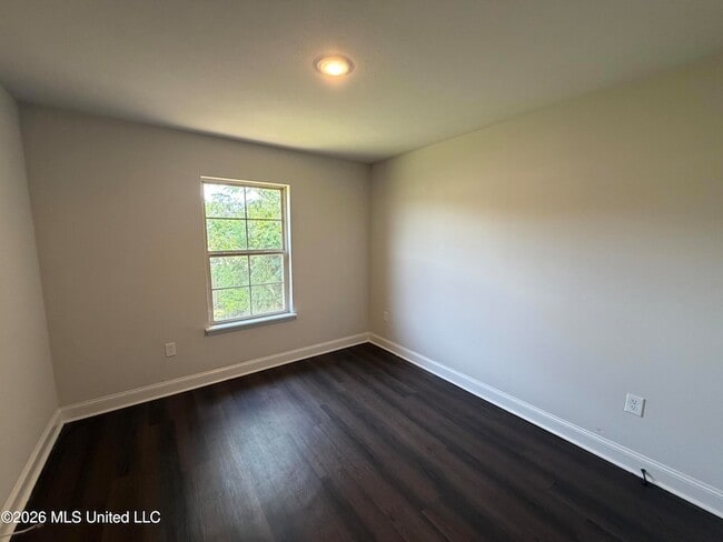 Building Photo - 464 Silver Hill Dr