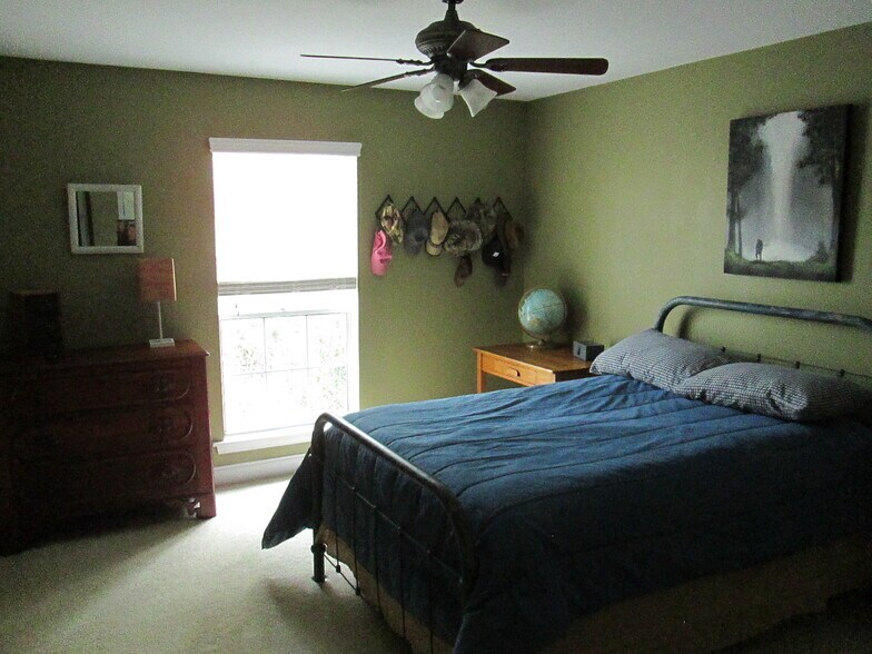 Building Photo - 1055 Baxter St