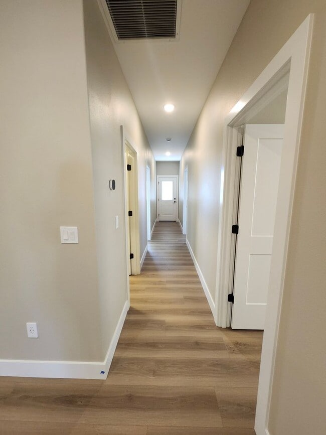 Building Photo - Gorgeous NEW CONSTRUCTION! w/Smart Home Te...