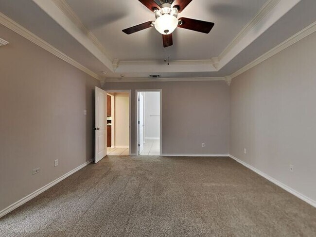Building Photo - No Application Fees* $1000 Off 1st Month R...