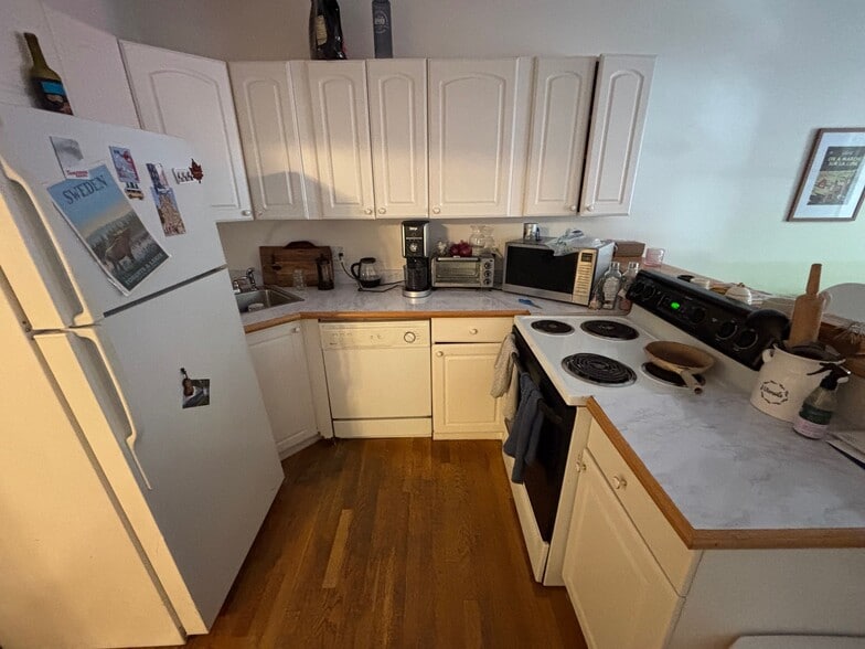 Building Photo - 16 Irving St