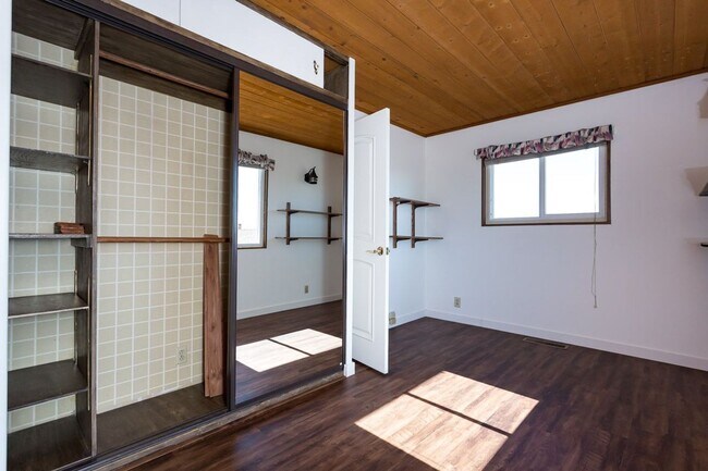 Building Photo - Large Traditional Home in La Mesa!