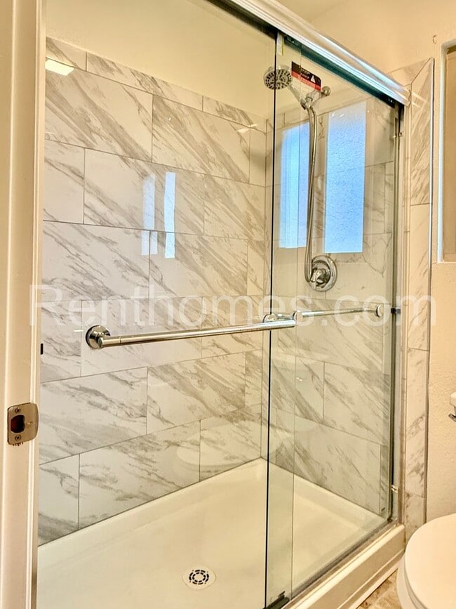 Building Photo - 13534 Longfellow Ln