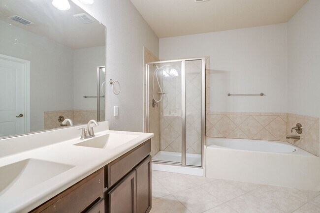 Building Photo - Beautiful Home in Gated Hidden Cove- Frisco 75036