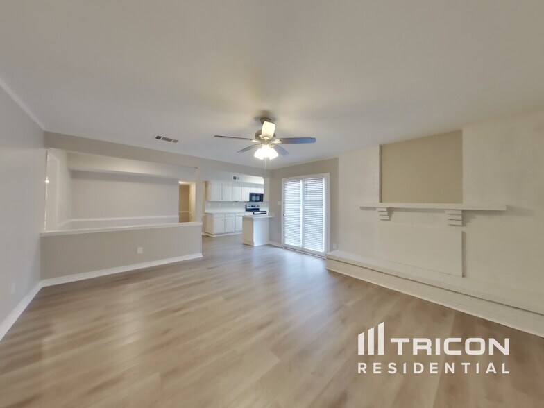 Building Photo - 1507 Carlsbad Dr