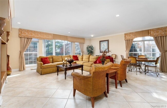 Building Photo - 19 Hamlet Woods Dr