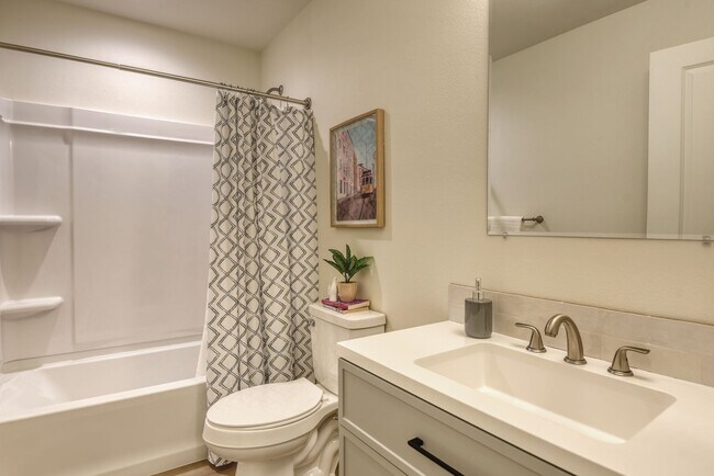 Building Photo - 4913 E 6th Ave