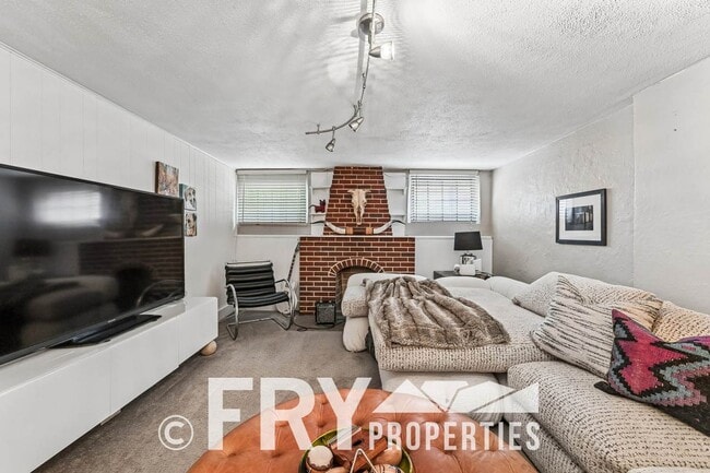 Building Photo - 3322 W 46th Ave