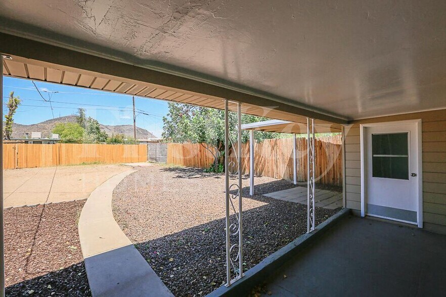 Building Photo - 1124 W Cinnabar Ave