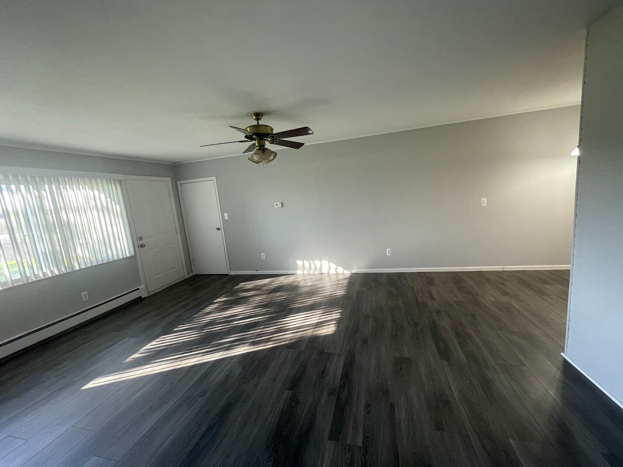 Livingroom - 14228 Telegraph Rd