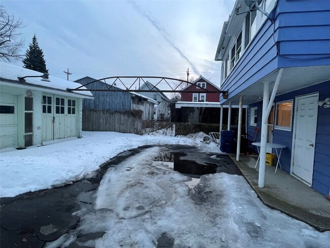 Building Photo - 947 W 3rd St