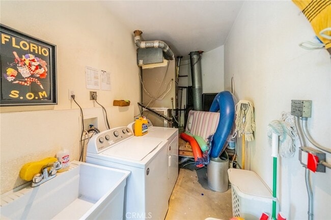 Building Photo - 1600 Palm Tree Dr