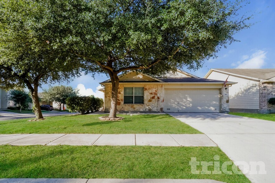 Primary Photo - 201 Hereford St