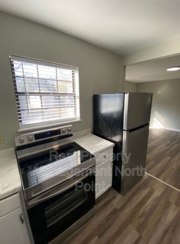 Building Photo - 515 Lynch Ave NW