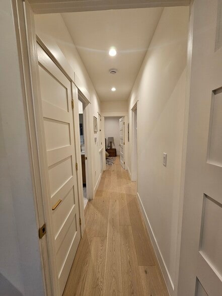 Building Photo - 957 Manzanita St