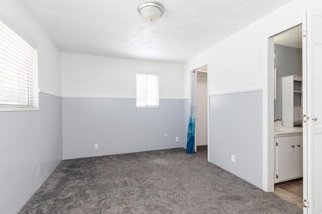 Building Photo - 564 E 700 N