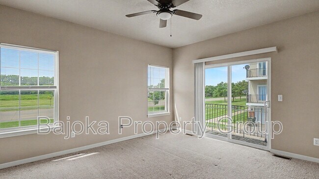 Building Photo - 43018 Burlington Dr