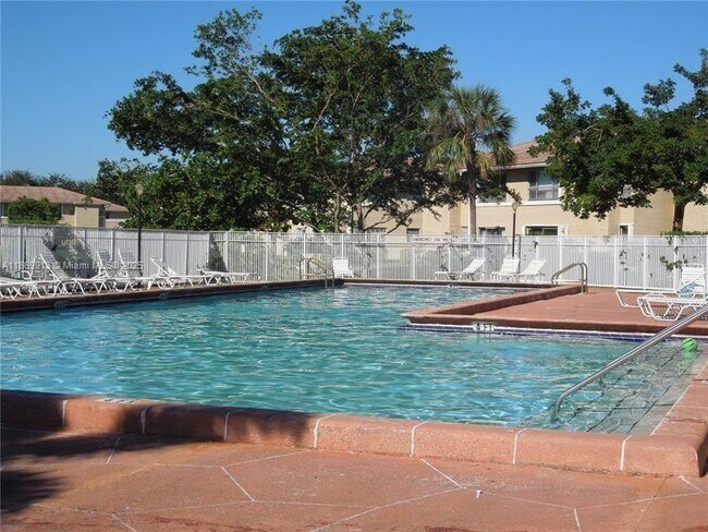 Building Photo - 9906 Twin Lakes Dr
