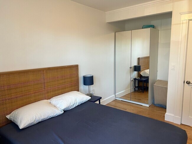 Building Photo - 52 Ralph St