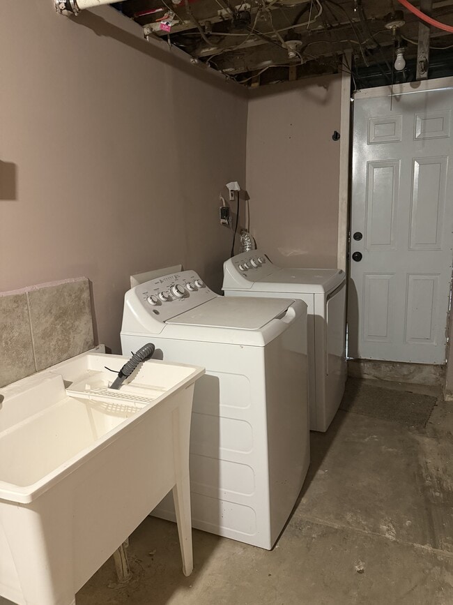 Building Photo - 2019 S Redfield St