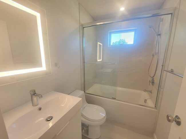 Building Photo - 395 S Mountain Ave