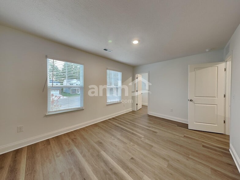 Building Photo - 212 Rustic Barn Ct