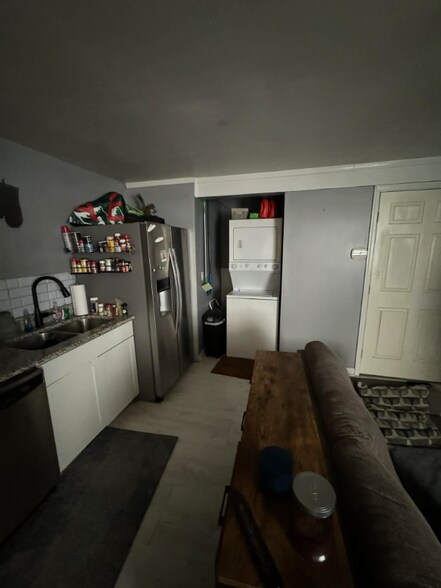 Building Photo - 531 W King St