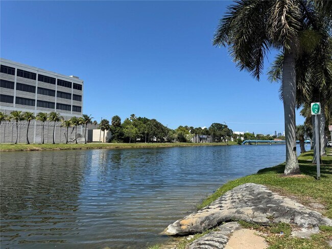 Building Photo - 16450 Miami Dr