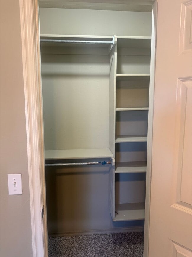 Building Photo - 3705 Matthew Dr