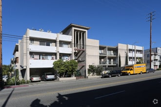 Building Photo - Villa Palms Apartments
