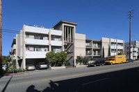 Building Photo - Villa Palms Apartments