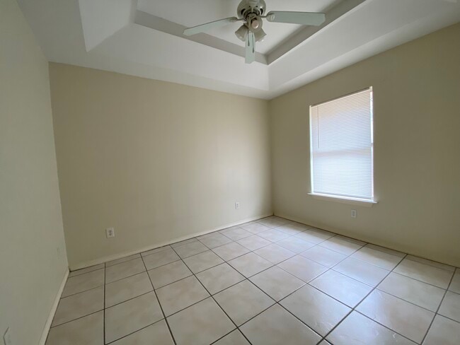 Building Photo - 3022 Carson St