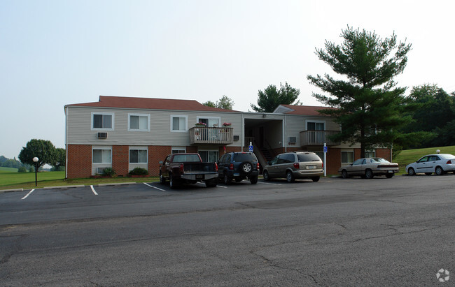Building Photo - Quaker Creek Apartments