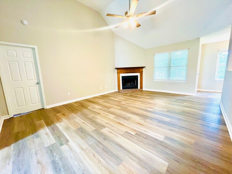 Building Photo - 705 Shannon Ridge Dr