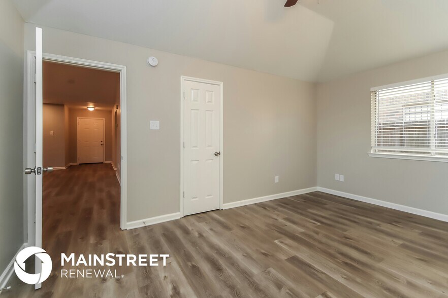 Building Photo - 4023 Almond Lake Dr