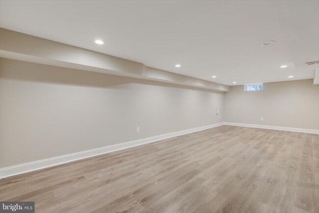 Building Photo - 304 Newfield Rd