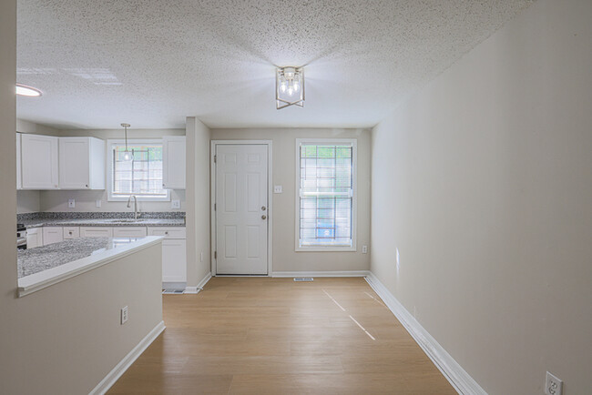 Building Photo - Beautiful 3 Bedroom Home with 2.5 Bathrooms