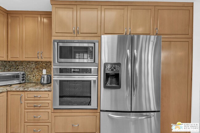 Building Photo - 10 Colgate Dr