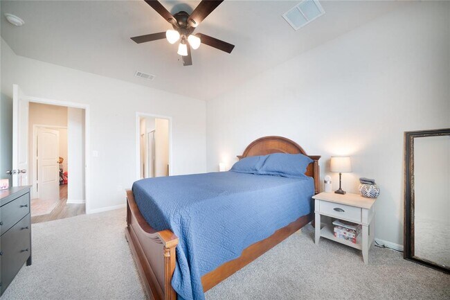 Building Photo - 1228 Vogel Dr