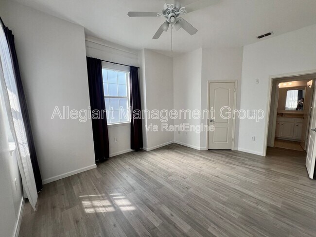 Building Photo - 12016 Villanova Dr