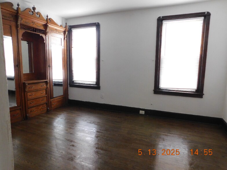 Building Photo - 445 N 53rd St