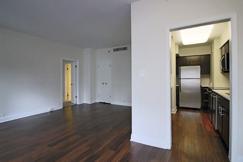 Building Photo - 231 E Chestnut St